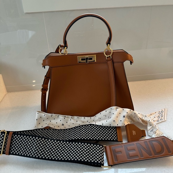 Fendi Peekaboo ISeeU Bag
Leather Medium / Brown - Picture 7 of 9